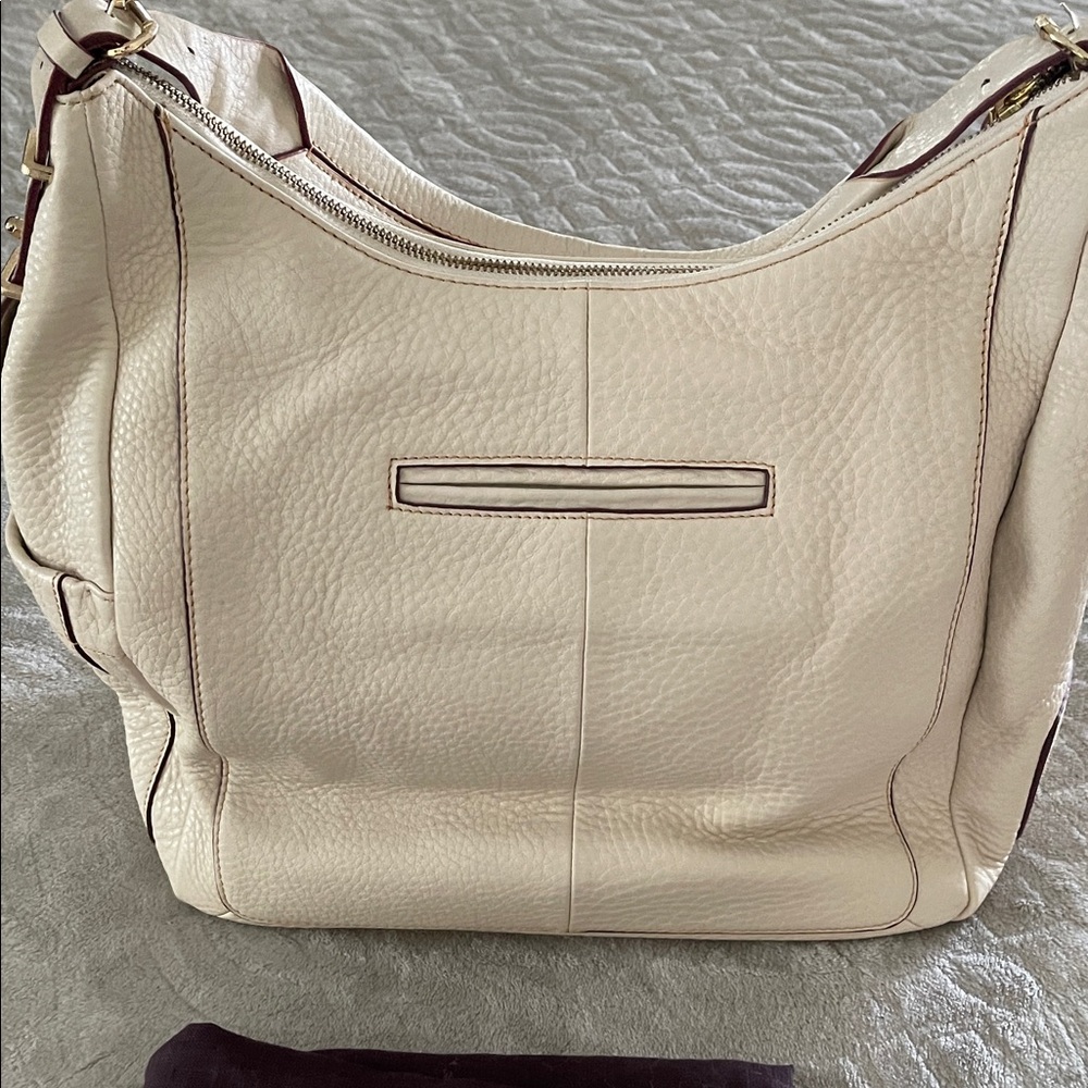 Etienne Aigner Cream Pebbled Leather Bag with Gold Hardware and Linen Lining - Picture 3 of 16